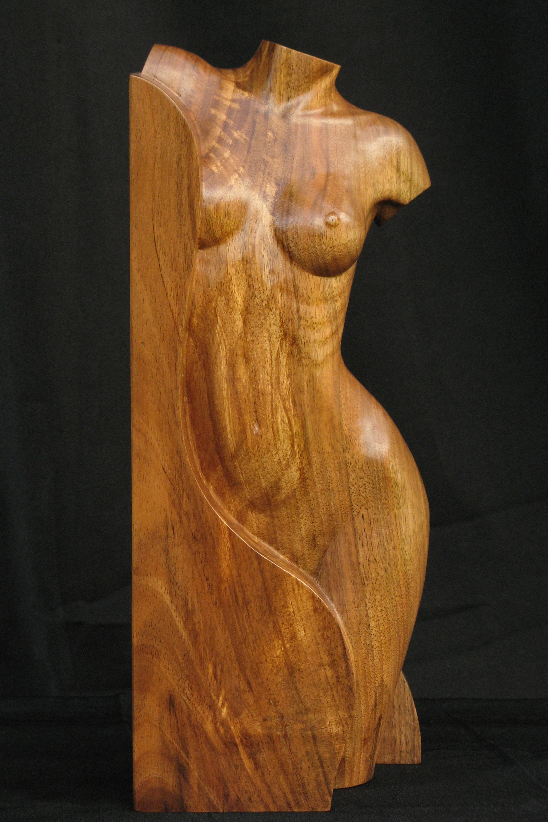 Wood Nymph #1, beeld van hout, vrouwelijke tors, voorzijde rechts