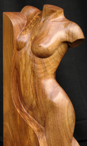 Wood Nymph #1, beeld van hout, vrouwelijke tors, voorzijde links