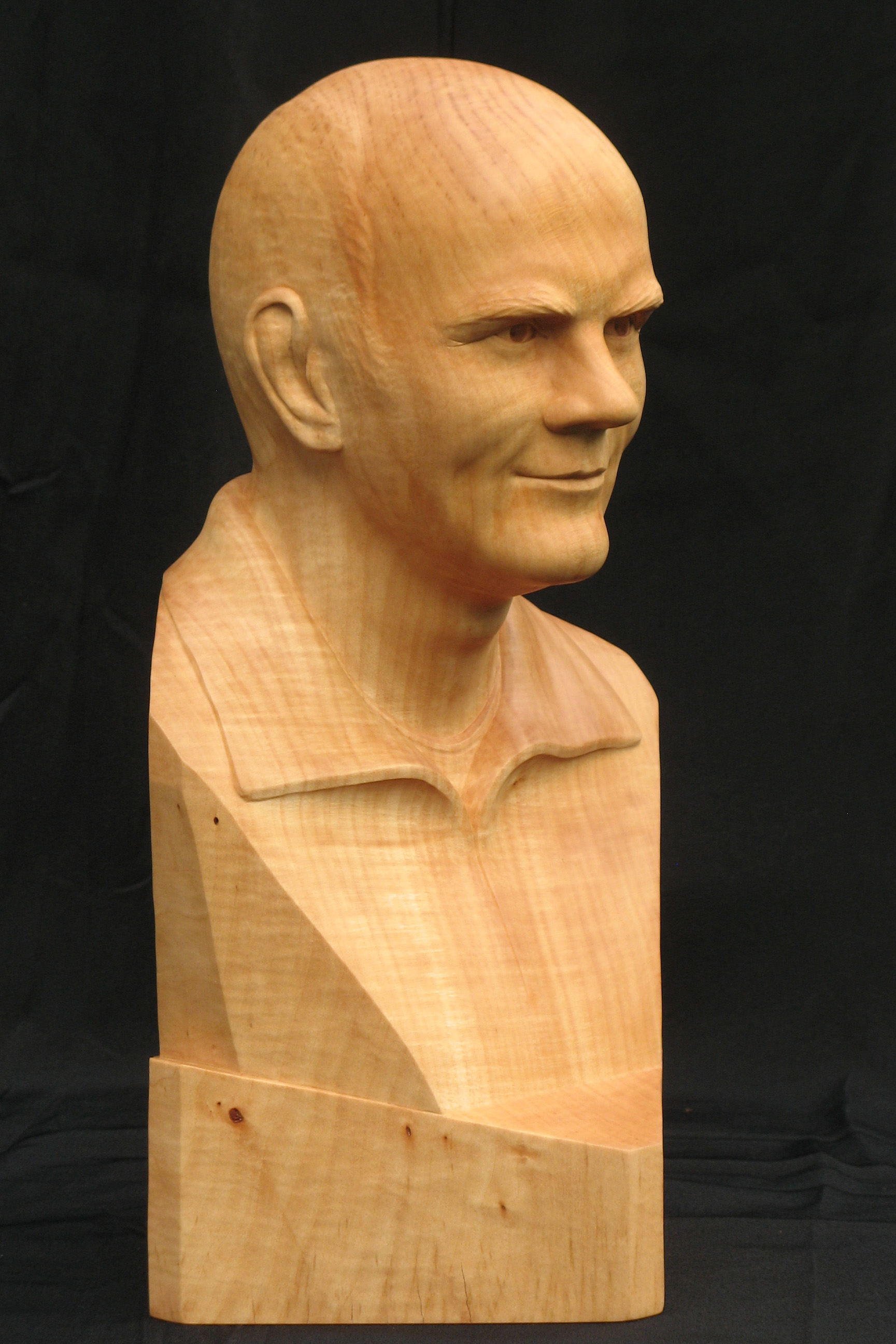 Harry V., beeld van hout, portret, rechter-voorkant